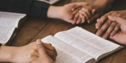 Oración familia y lectura biblia